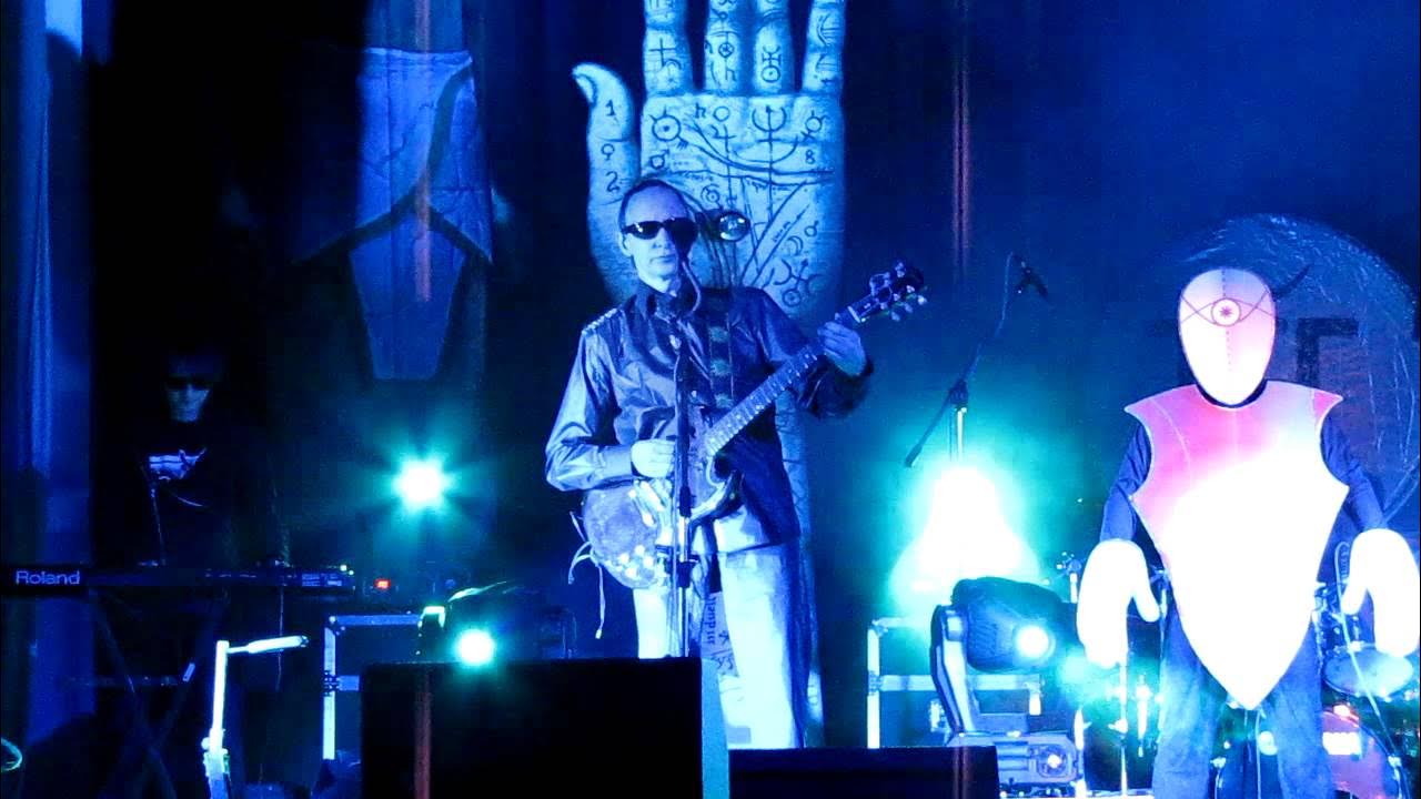 пикник кукла с человеческим лицом клип. марионетка с человеческим лицом. пикник кукла с человеческим лицом клип. группа пикник кукла с человеческим лицом. слушать песню кукла с человеческим лицом.