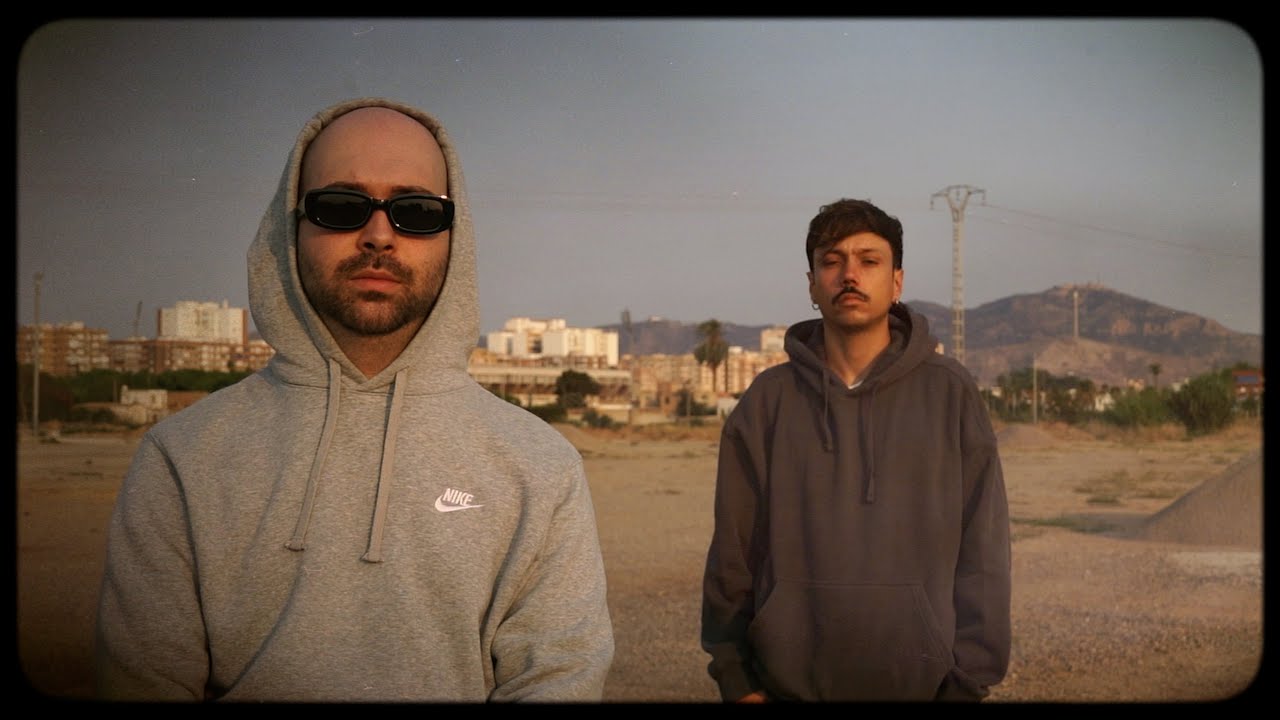 Watch Maxi & Gold - YO DE AYER (Video Oficial) on YouTube Watch Maxi & Gold - YO DE AYER (Video Oficial) on YouTube