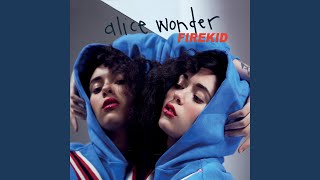 Miniatura de vídeo de "Alice Wonder - Who Do You Think I Am"