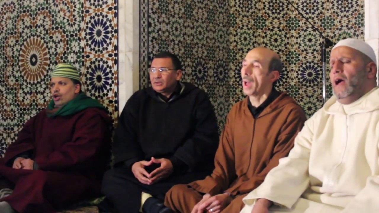 Посещение гробницы шейха Ахмада в Тиджани в Фесе — Марокко