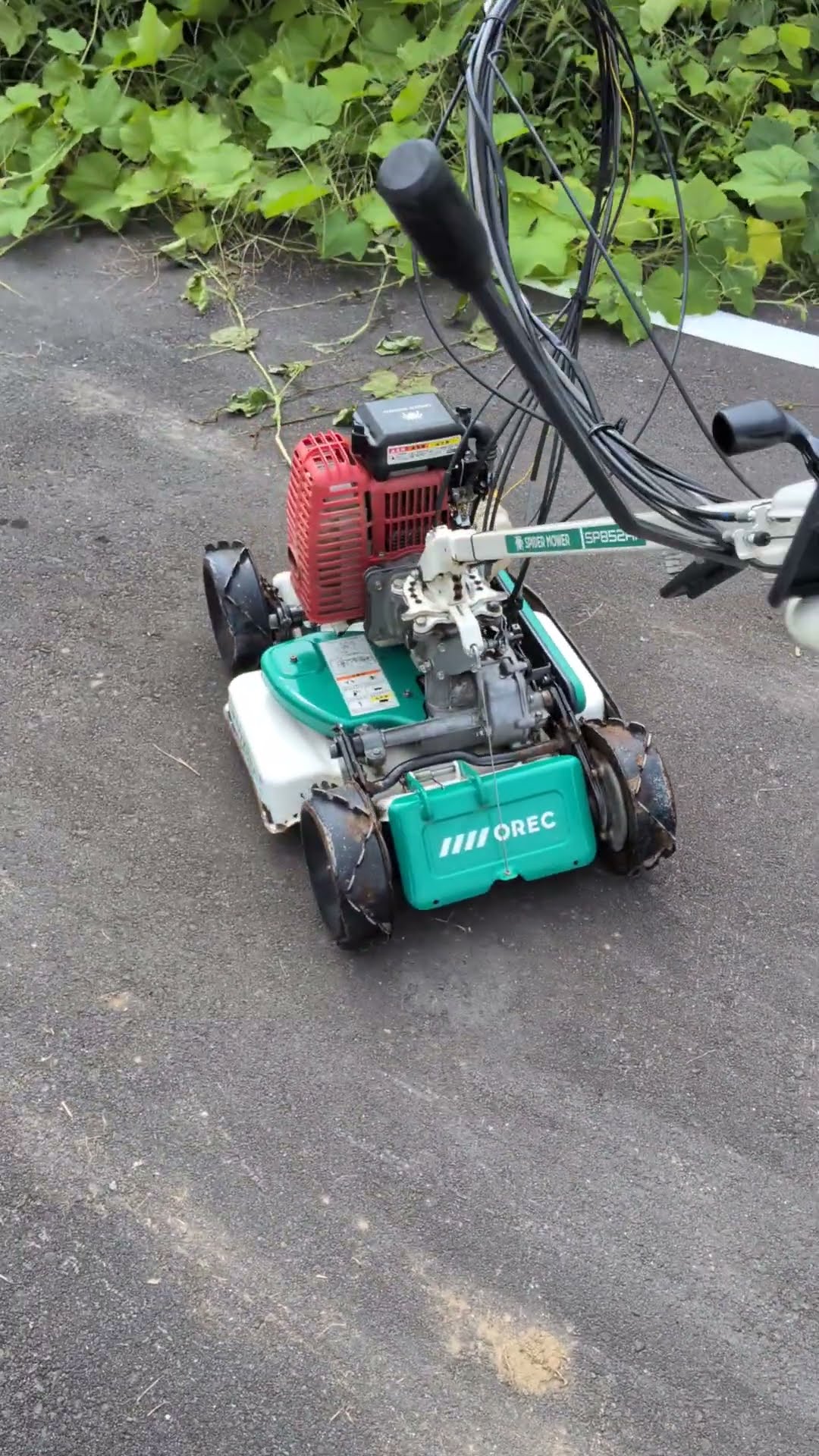 OREC スパイダーモア　851A OREC オーレック スパイダーモア SP852AF 自走式草刈機 4WD - YouTube