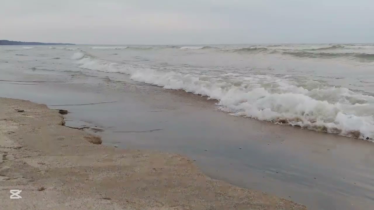 Relaxing sight and sound of waves