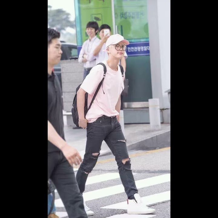 Jin at the airport✈