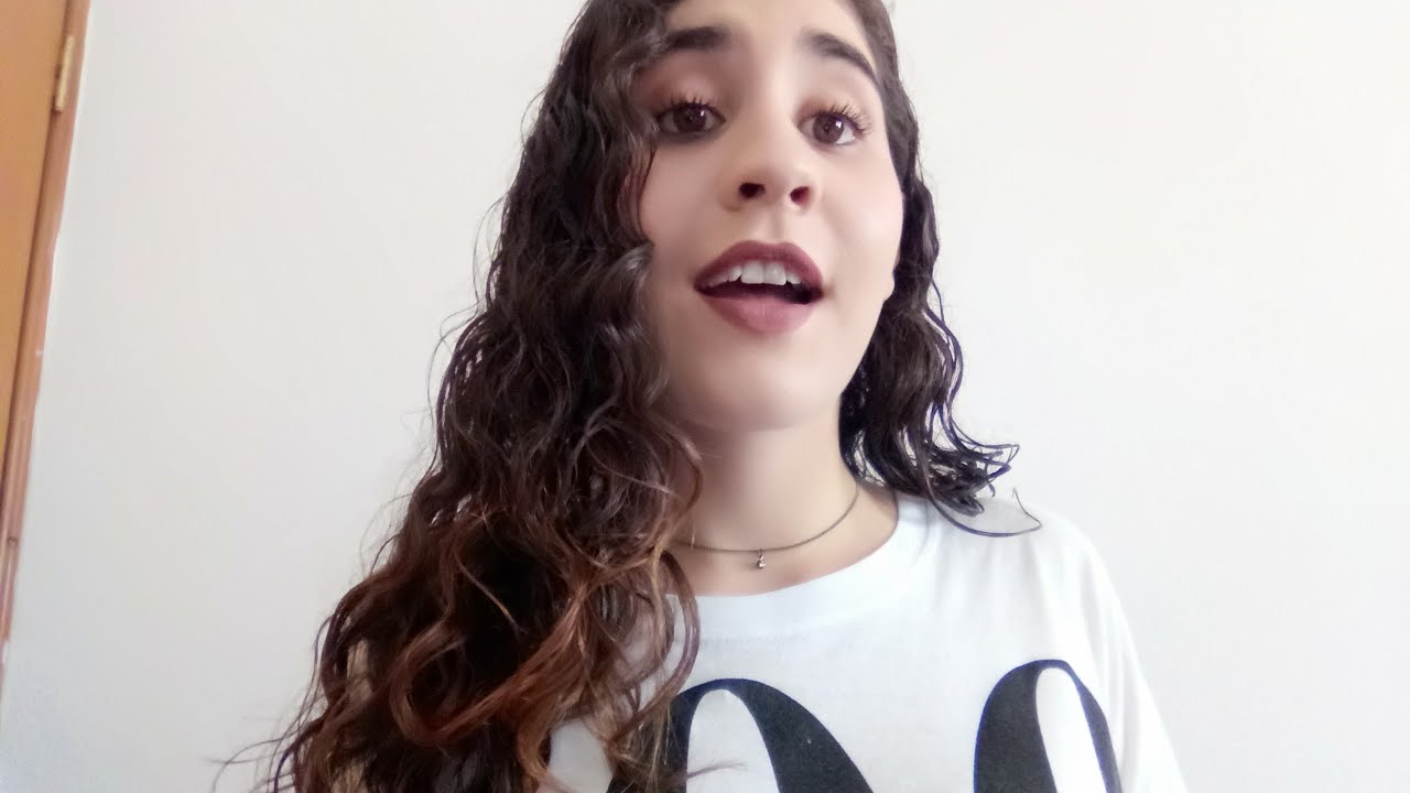 ASMR cantando peticiones de películas