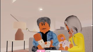 Grandparents meet the twins for the first time! #berryavenue  #rp  #roblox #babies