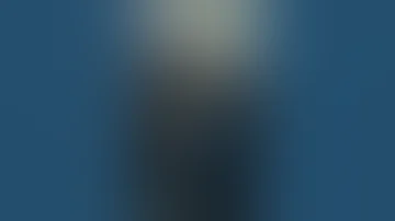 تشلح امام الكامرا بنت جميلا تشلح ملابسها 