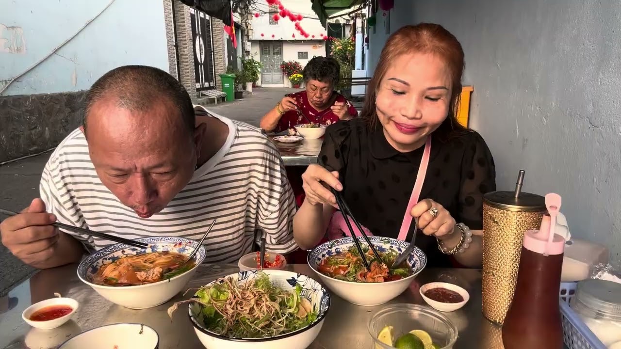 Mời cả nhà ăn bún riêu 