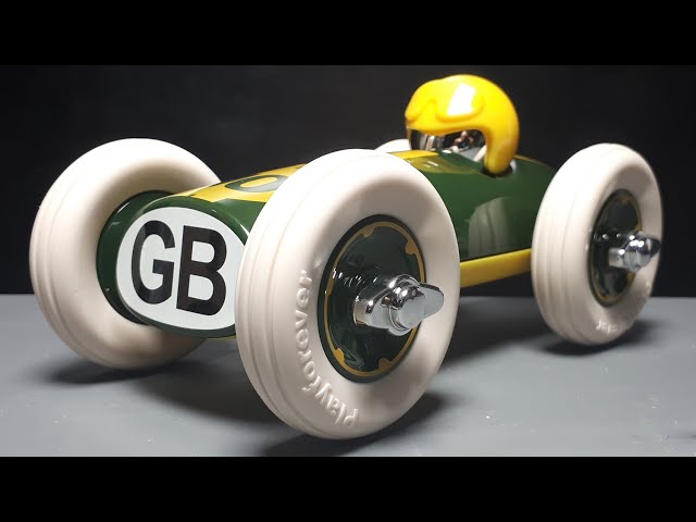 Playforever Bonnie GB Midi designer toy push inertia plastic car
