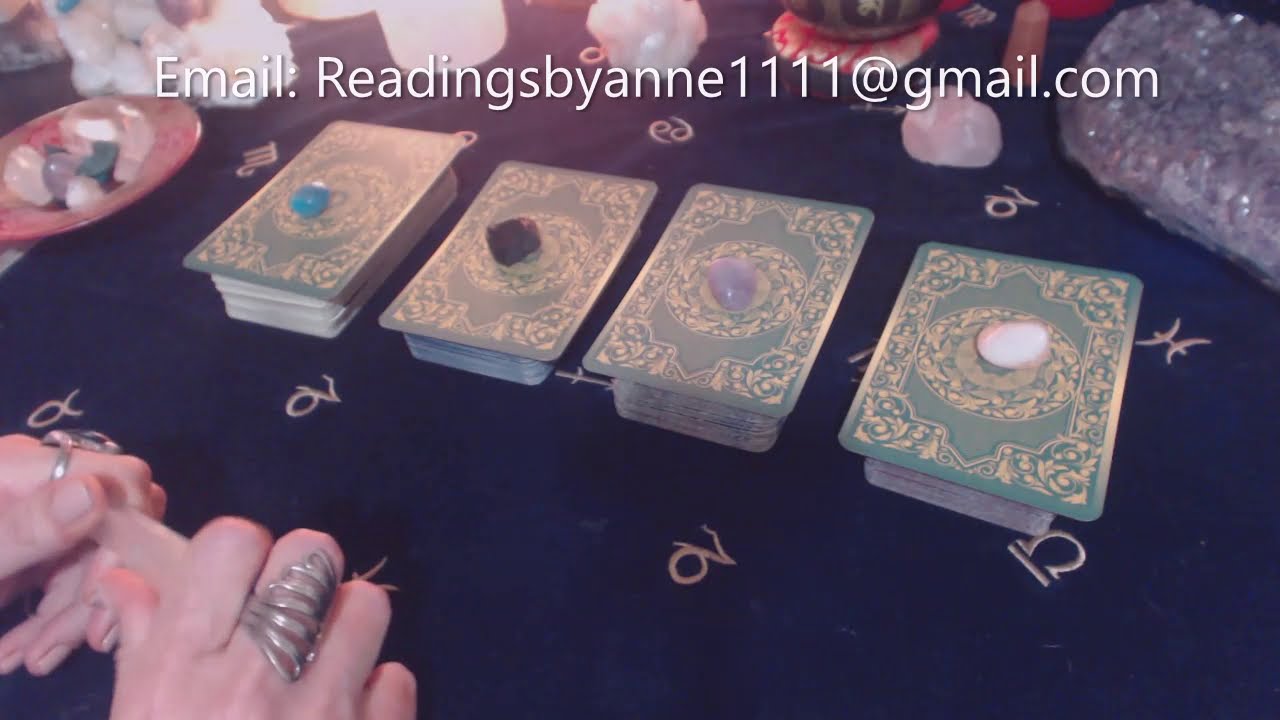 Cosa vuole da me? Amicizia, Sesso o Amore? tarocchi interattivi