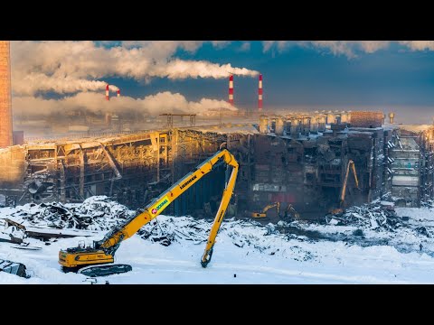 Никелевый завод. Одна из взорванных труб. Норильск. 8.02.2023