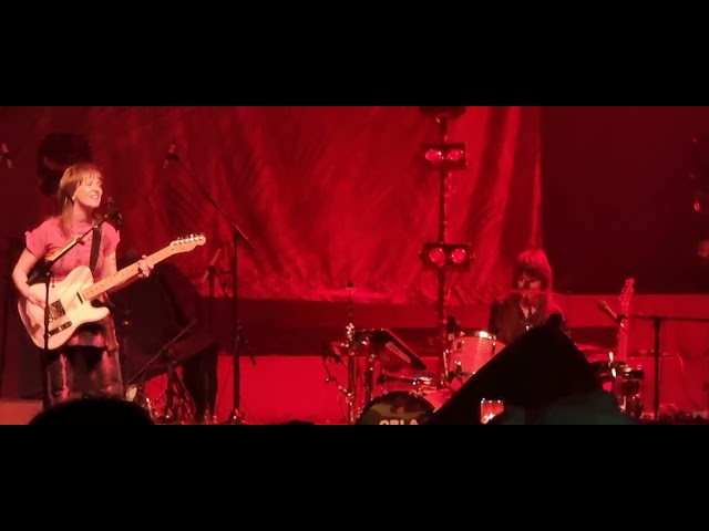 Orla Gartland - 'Pretending' clip (Belfast, November 2022)