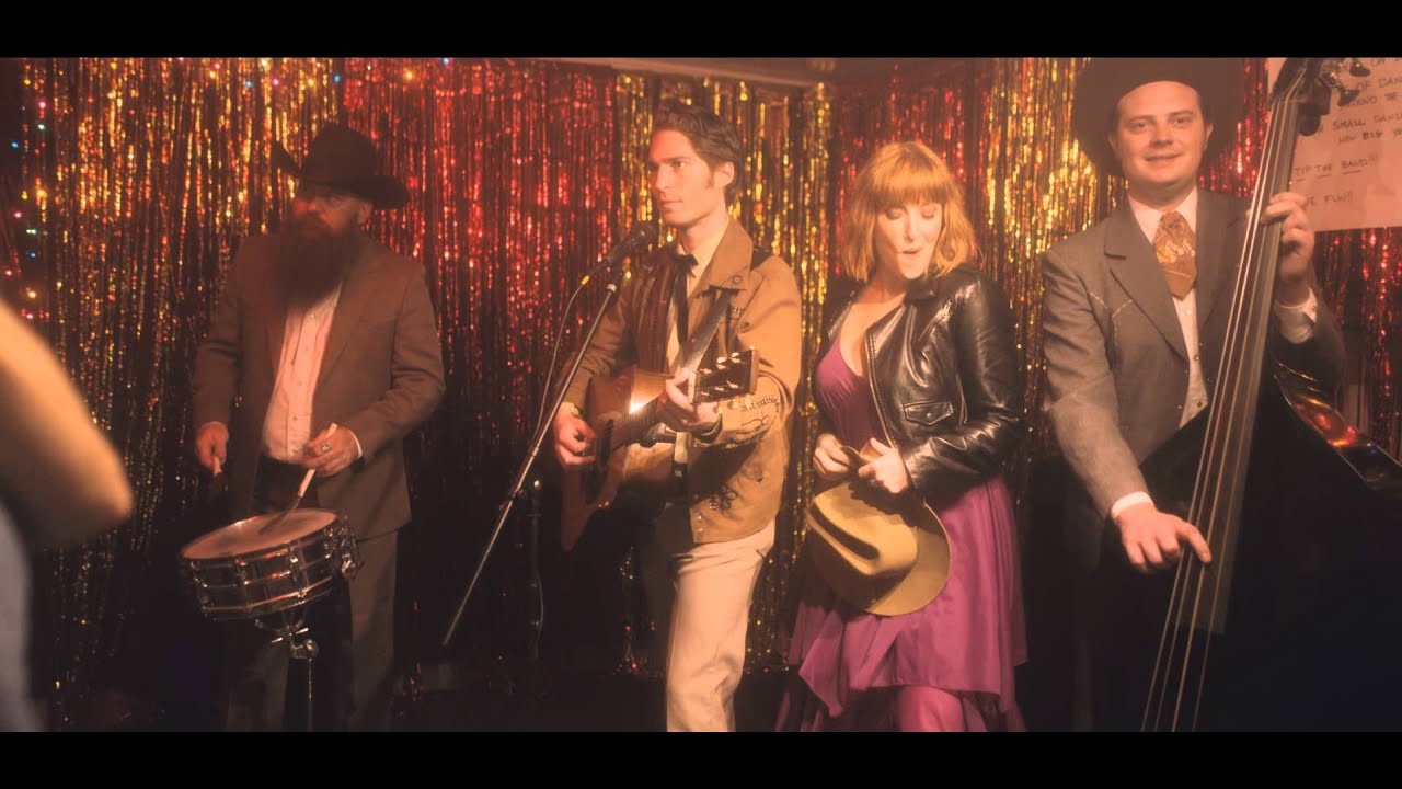 Смотреть «Leigh Nash - "Doing It Wrong" (Official Music Video)» на YouTube Смотреть «Leigh Nash - "Doing It Wrong" (Official Music Video)» на YouTube