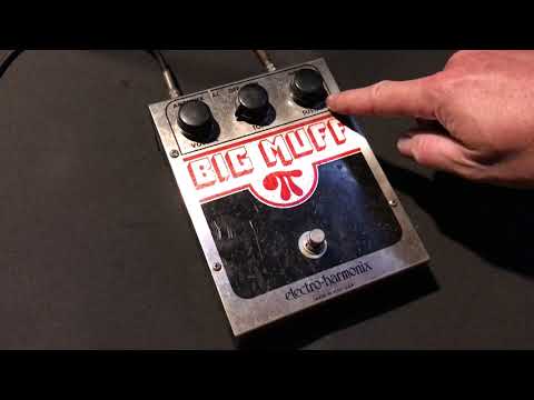 Electro-Harmonix BIG MUFF V3 ① Electro-Harmonix Big Muff Pi V3 (Red & Black) | Reverb