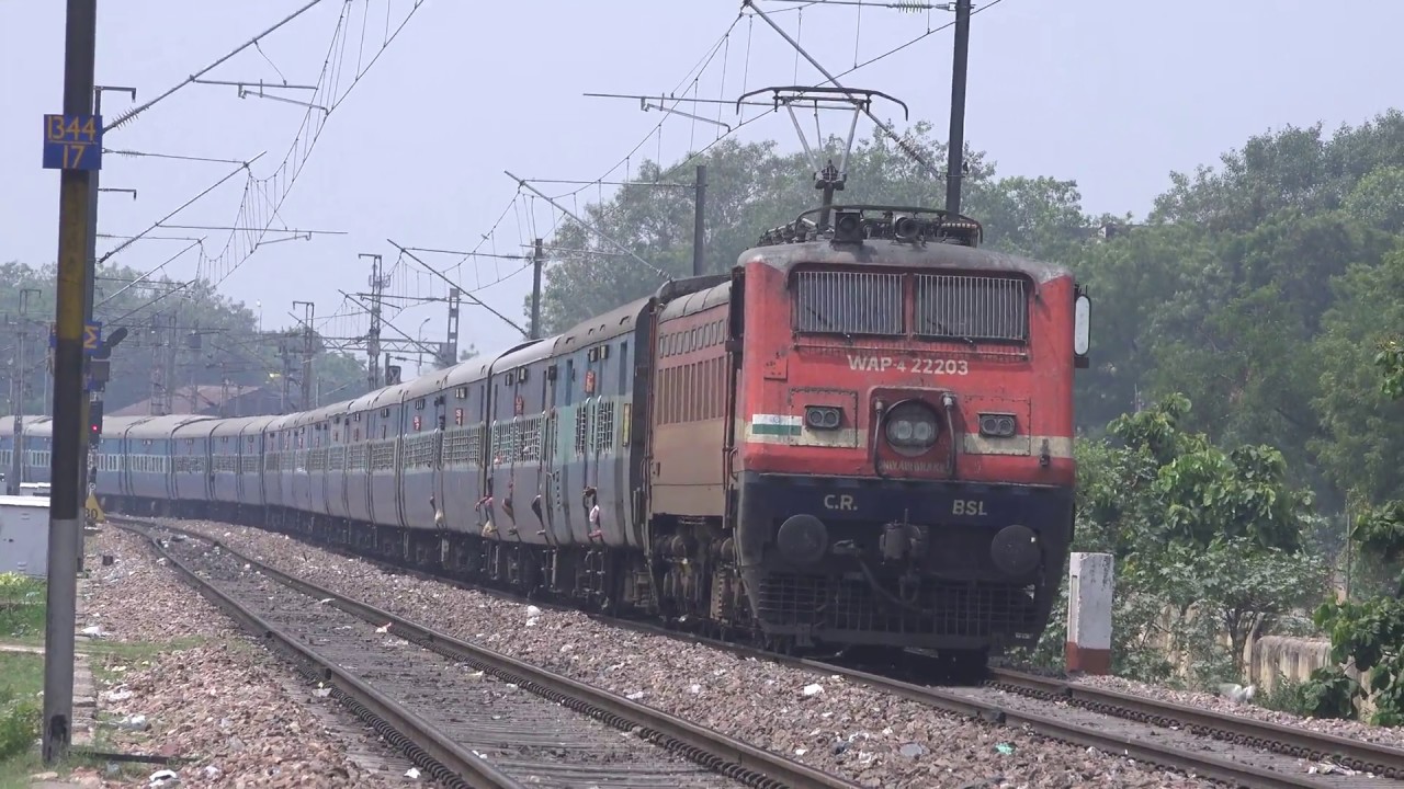 Mangala Lakshadweep Express & Patna Kota Express Criss Cross Each Other at Agra Cantt !!! - YouTube