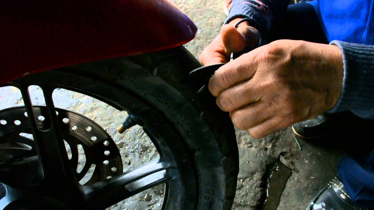 Заклейка колеса в Тае / Repairing of tire in Thailand - YouTube