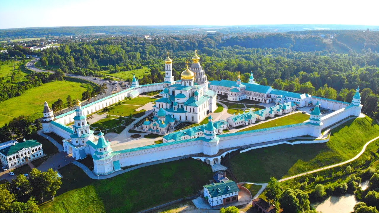 Тесла рядом с Новоиерусалимский монастырь