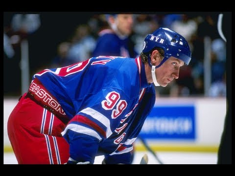 Video: Wayne Gretzky netto waarde: Wiki, Getroud, Familie, Trou, Salaris, Broers en susters