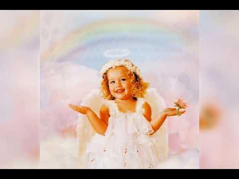 Смеющийся ангел. Рождественский футаж ангел. Смех ангела. Малыш купидон фотосессия. Ангелочек.