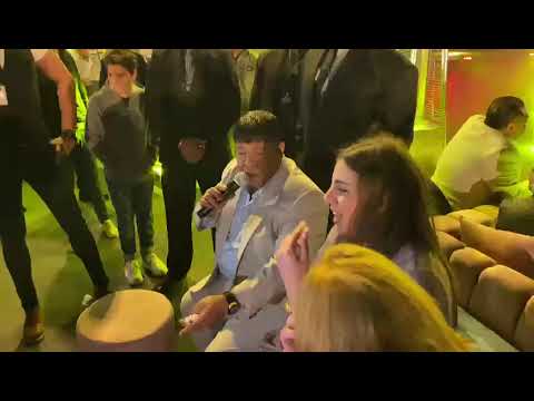 عبدالباسط حموده يجلس مع سيدتان في الخيمة الرمضانية ويغني يا ناس كترتوا دمعي كتبت الاه بقلمي