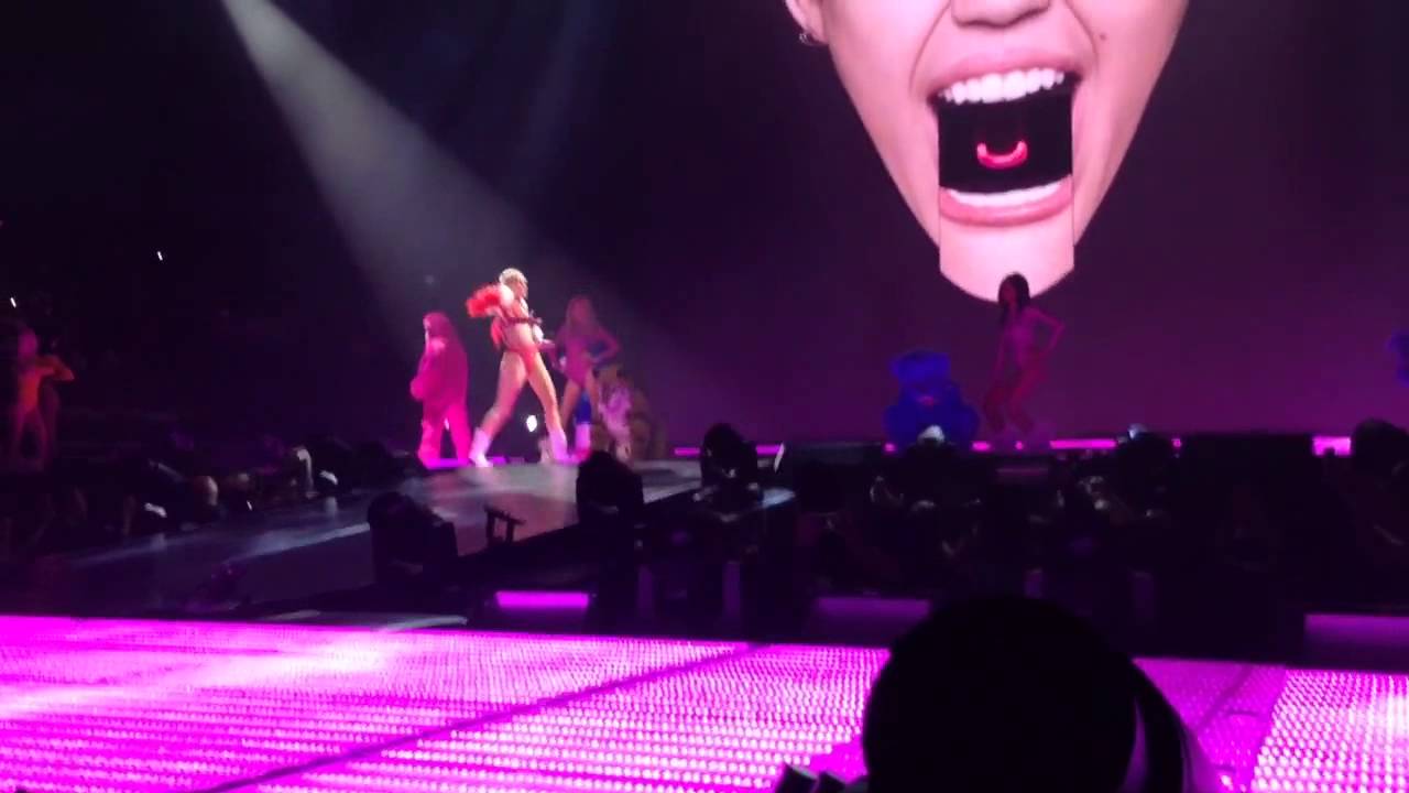 miley cyrus bangerz tour trailer