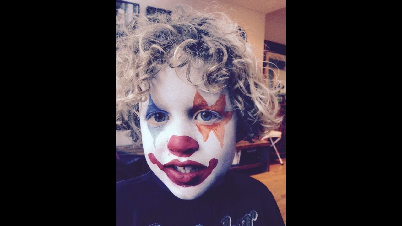 Welp Cristel schminkt een clown - clowntje - schminken KD-42