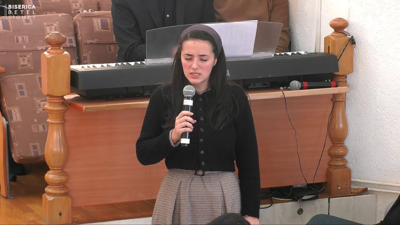 Simina Mihai | Uneori în jurul meu nu răspândesc nimic