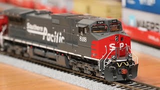 ScaleTrains Southern Pacific HO Scale Dash 9 Unboxing