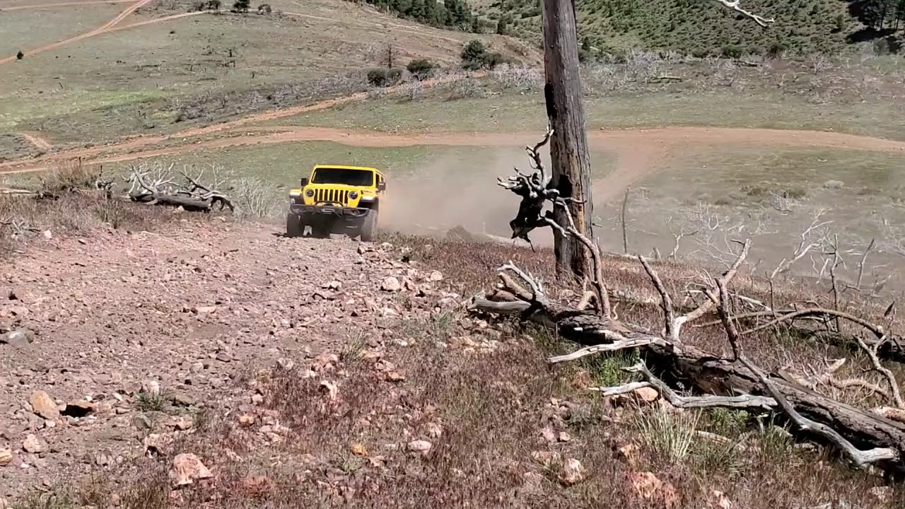 JL Wrangler Rubicon attacks 27° of loose dirt and rocks YouTube
