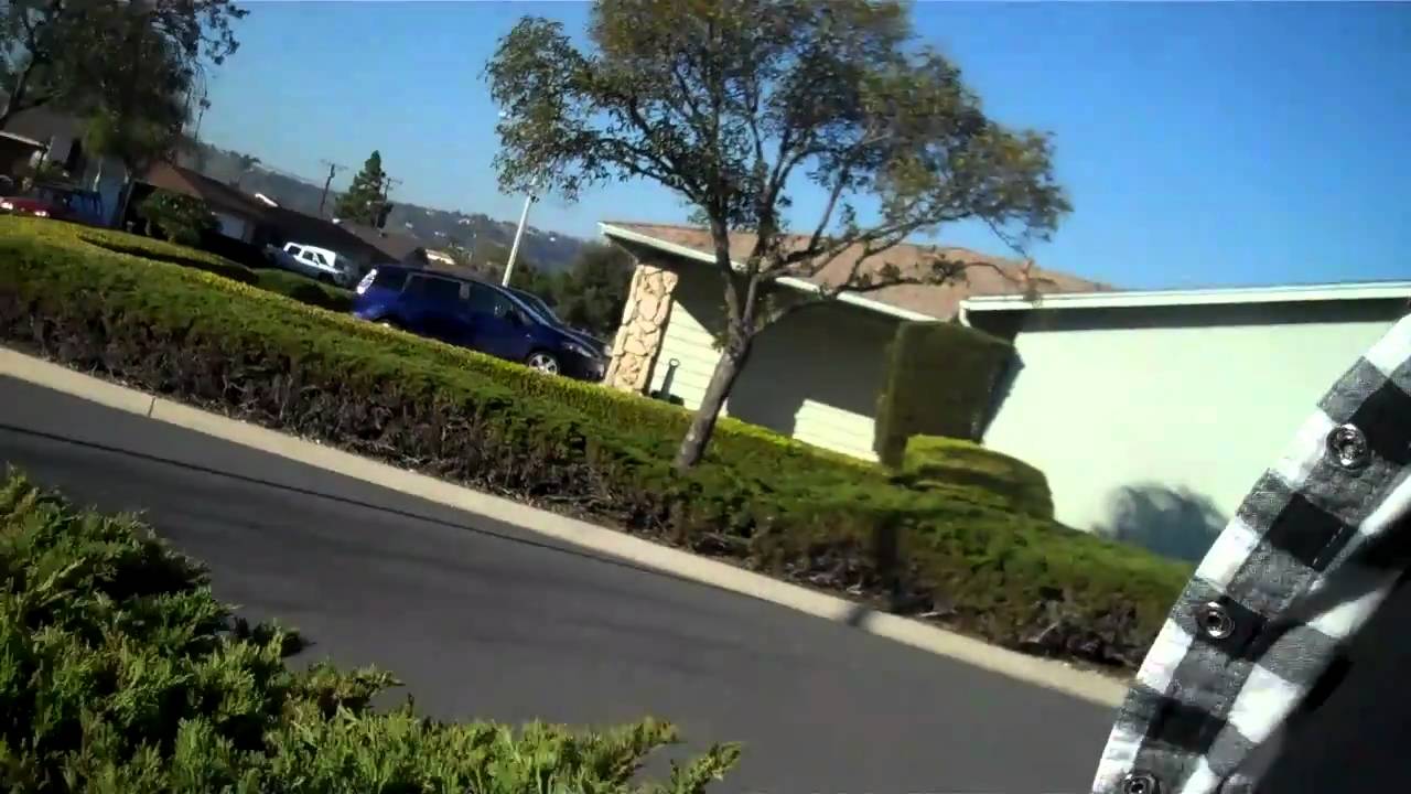 jaclyn and sara playing a rond