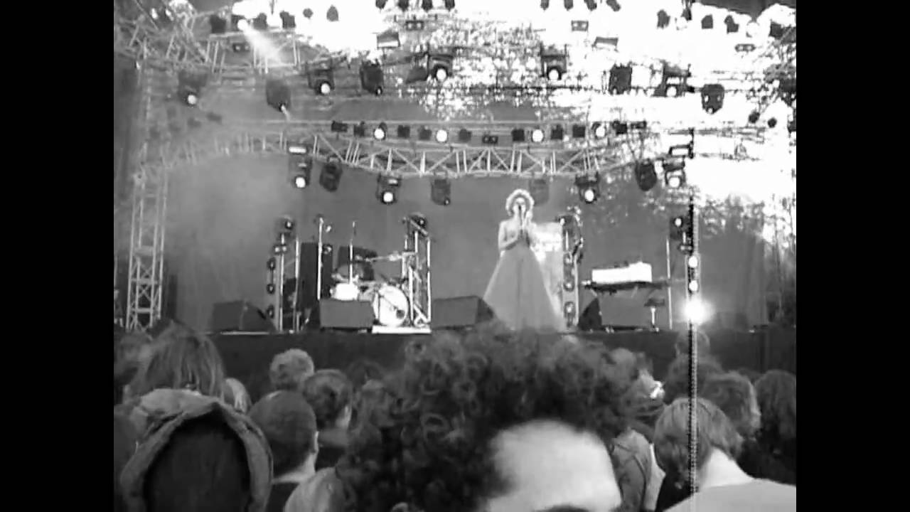 Martina Topley Bird Sandpaper Kisses recorded at rock en seine 2010 by tele babylon. YouTube