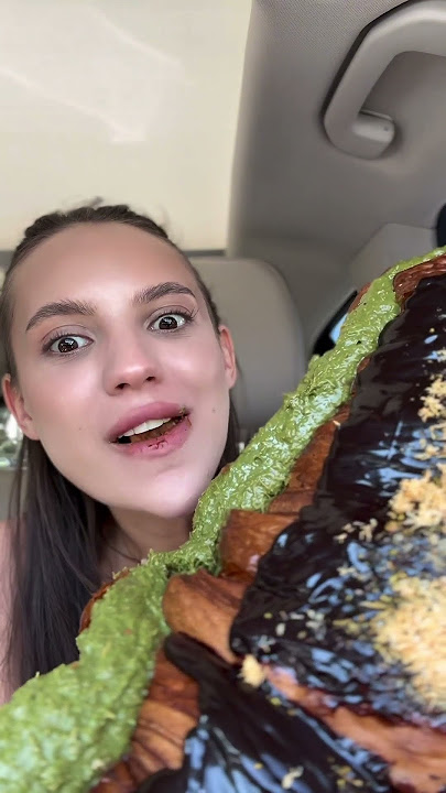 Dubai croissant #mukbang #eating #food #eatingsounds #foodie #eatingshow #eat #eatwithme