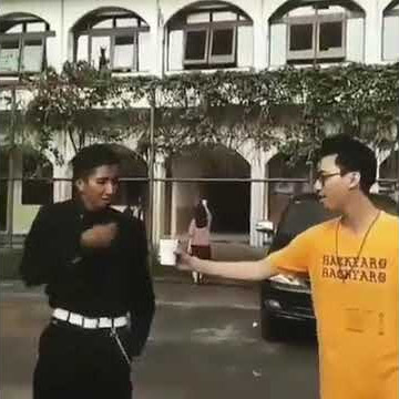 Takiya genjeh ngopi ora ngakak