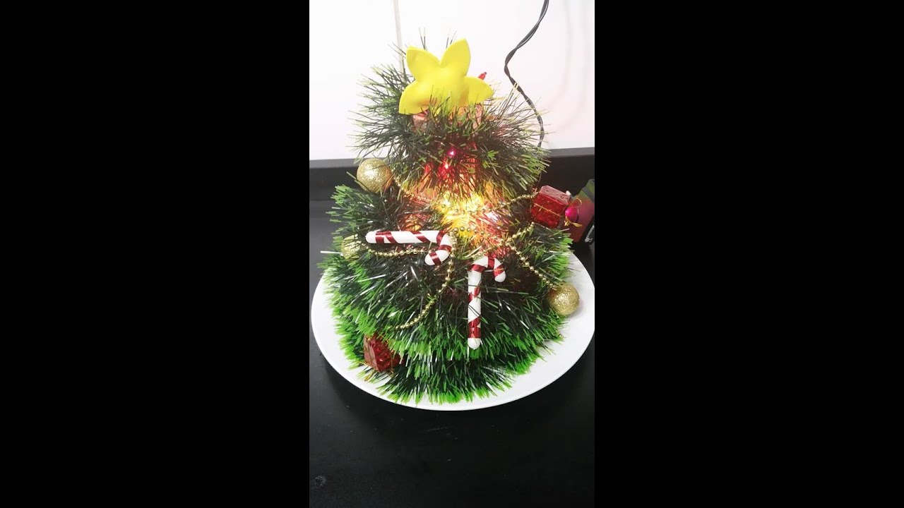 Arvore de Natal feita com garrafa de vidro ,para colocar na mesa da ceia de  natal - YouTube