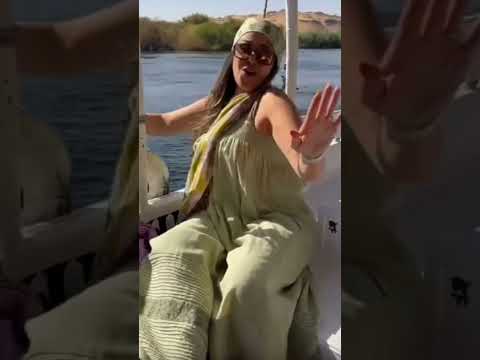 داليا البحيري ترقص على أغنية محمد منير سو يا سو خلال تواجدها في أسوان