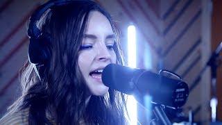 Vignette de la vidéo "CHVRCHES – Miracle (LIVE)"