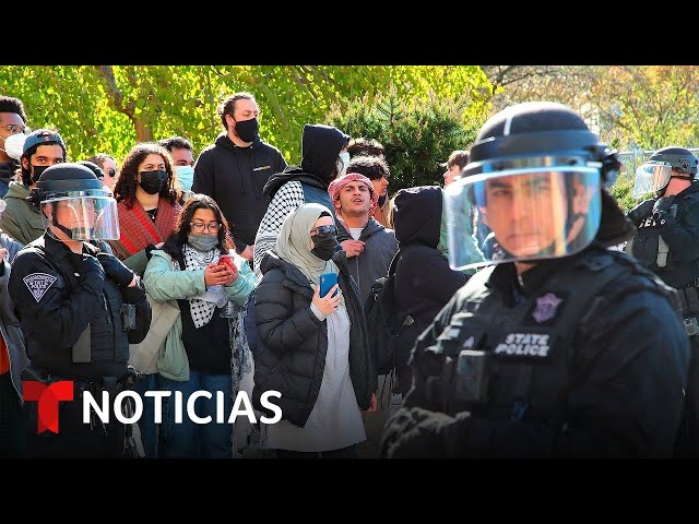 Arrestan a 200 personas en protestas en universidades contra la guerra en Gaza | Noticias Telemundo