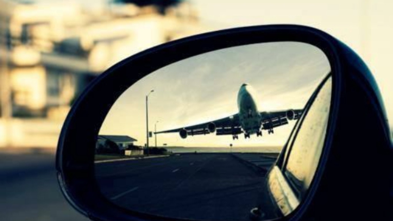 Автомобиль взлетает