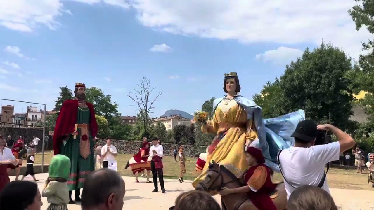 Estrena vestits Gegants Vells Sant Cristòfor i Mas Bernat | Olot 2025