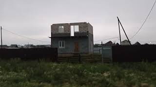 Ураган с градом в Челябинской области разрушил дом.