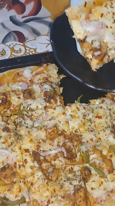 Home Made cheesy 🧀 🍕 Pizza. #trending #food #subscribe #cooking #shorts #youtubeshorts #youtuber