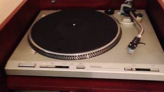 Vintage Technics turntable record player for vinyl LP records SL-D303
