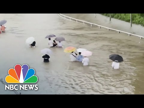 Deadly Flooding In China Leaves Passengers trapped In Subway Cars