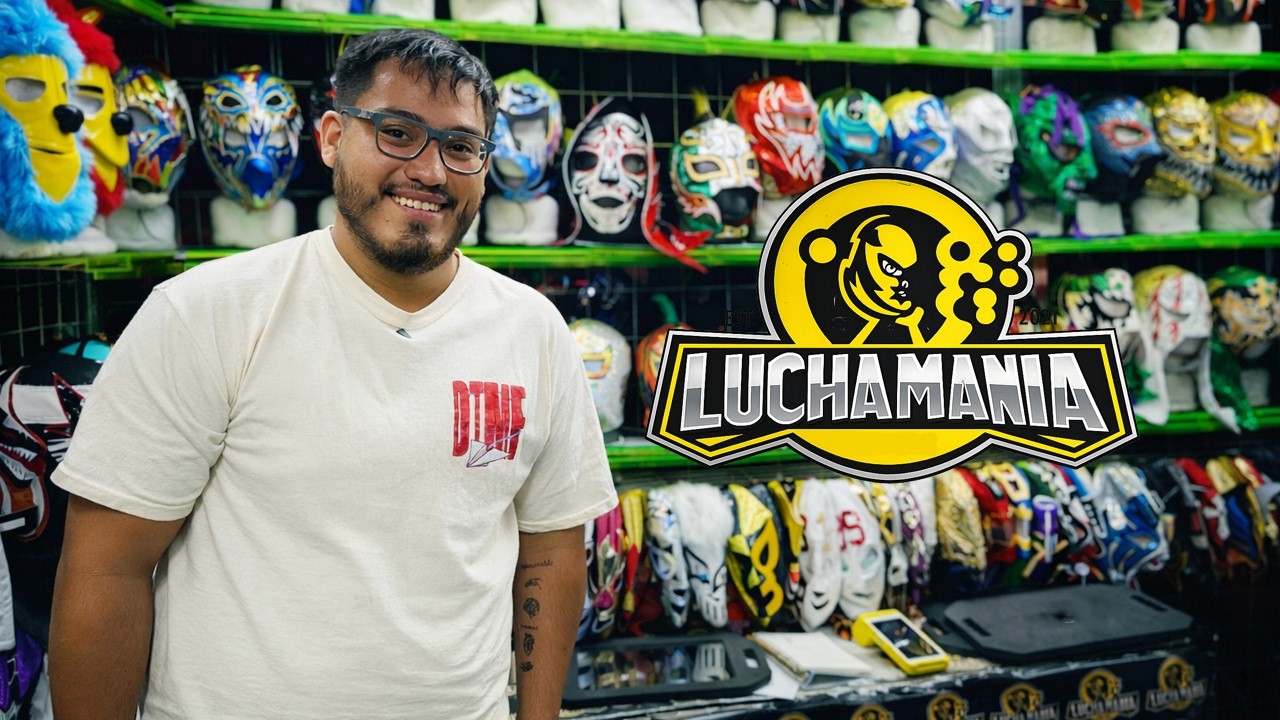 Este puesto afuera de la Arena México tiene literal, de todo!