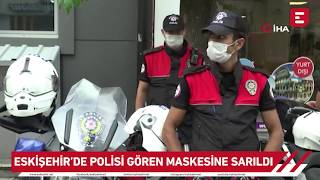 Eskişehirde Polisi Gören Maskesine Sarıldı