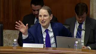 Wyden Highlights Urgent Need to Reduce Dependence on Foreign Oil, Transition to Clean Energy