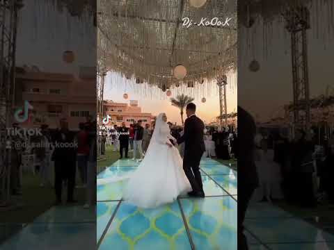أحلي واحده في المكان         