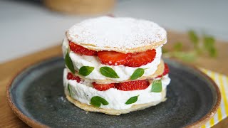 Magique... un beau mille feuille fraises avec seulement 5 ingrédients, ultra simple regardez !