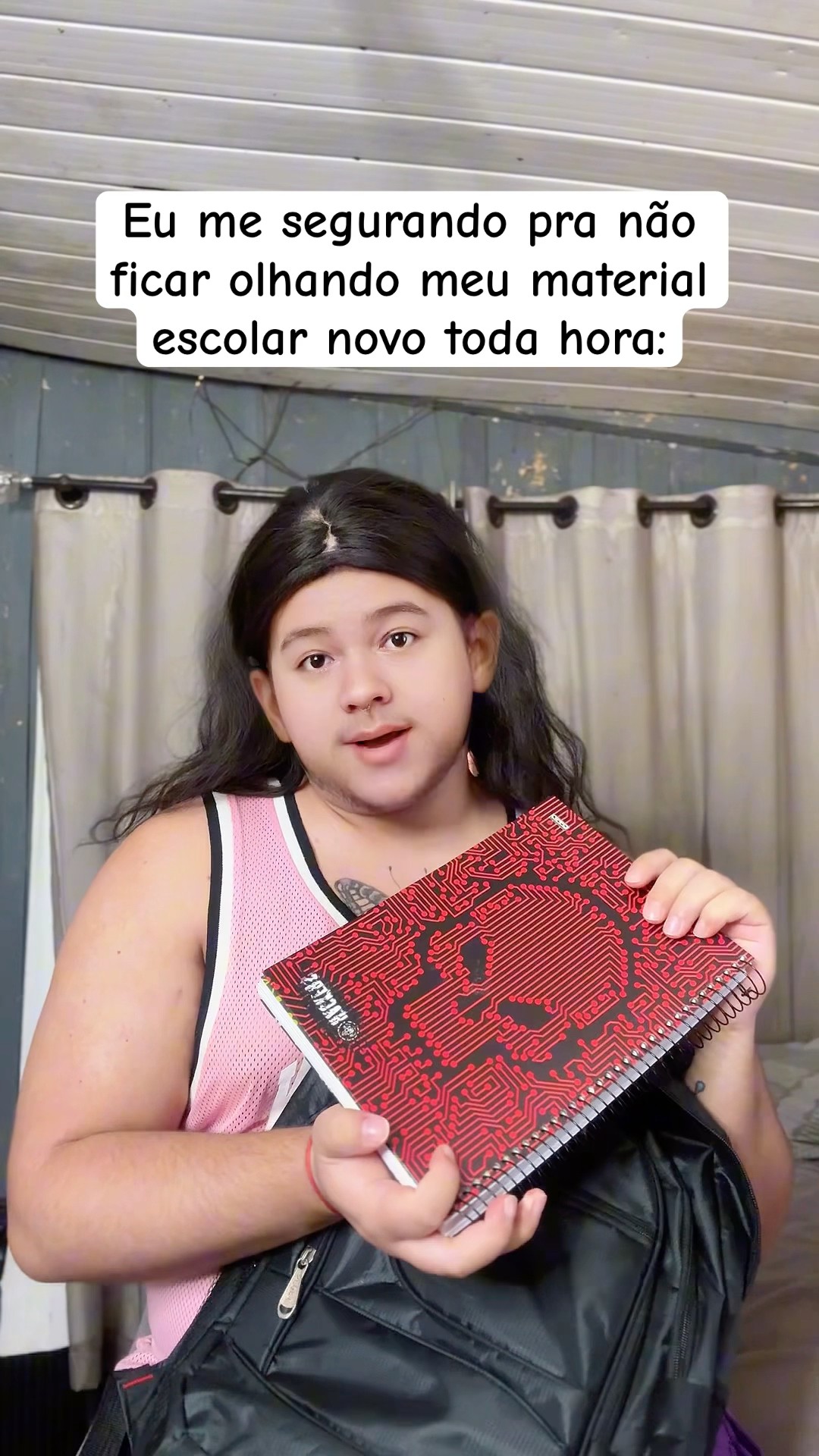 EU ME SEGURANDO PRA NÃO FICAR O TEMPO TODO OLHANDO MEU MATERIAL ESCOLAR NOVO