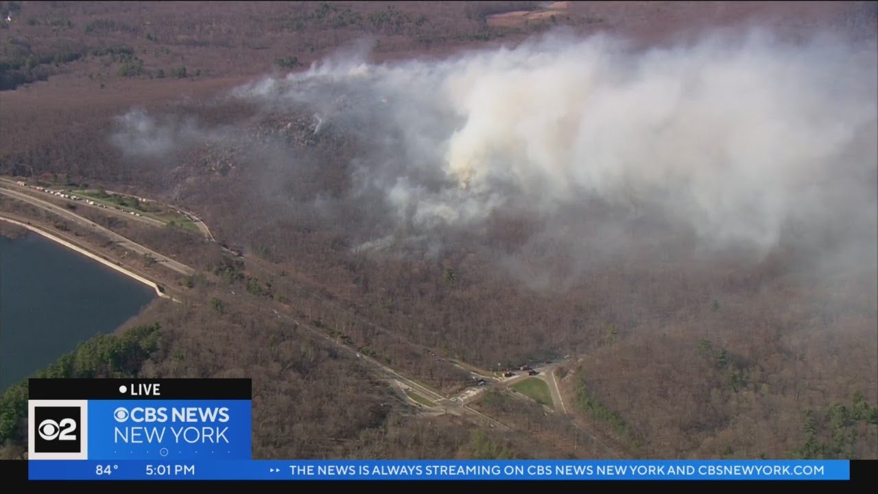 Crews battle brush fire in West Milford - YouTube