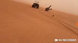 የቀበጡ እለታ Brex Habeshawi ስሃራ ውስጥ ሞተር ሲነዳ ወድቆ ተሰበረ